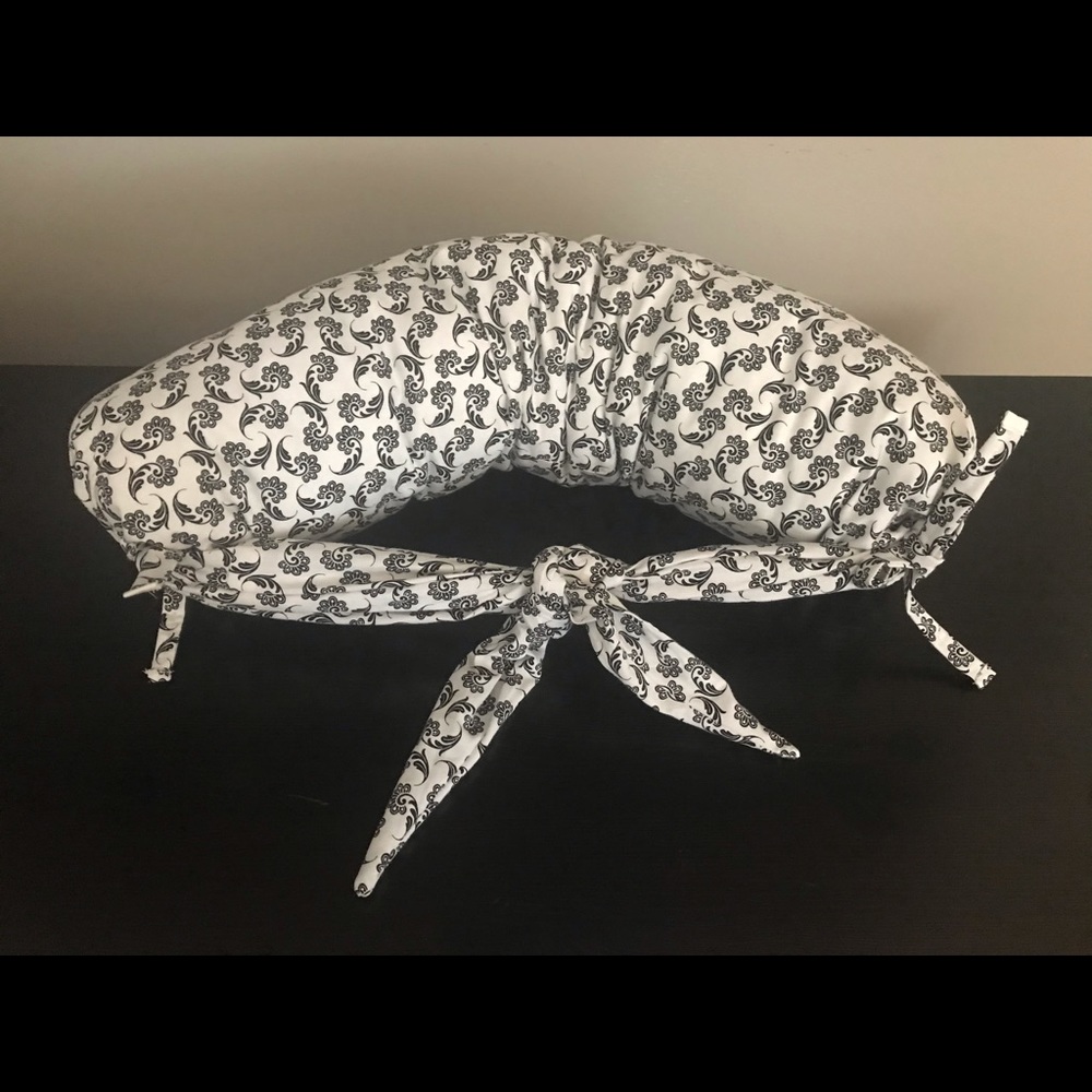 Breastfeeding pillow ready to use